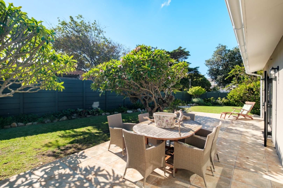 4 Bedroom Property for Sale in Kirstenhof Western Cape